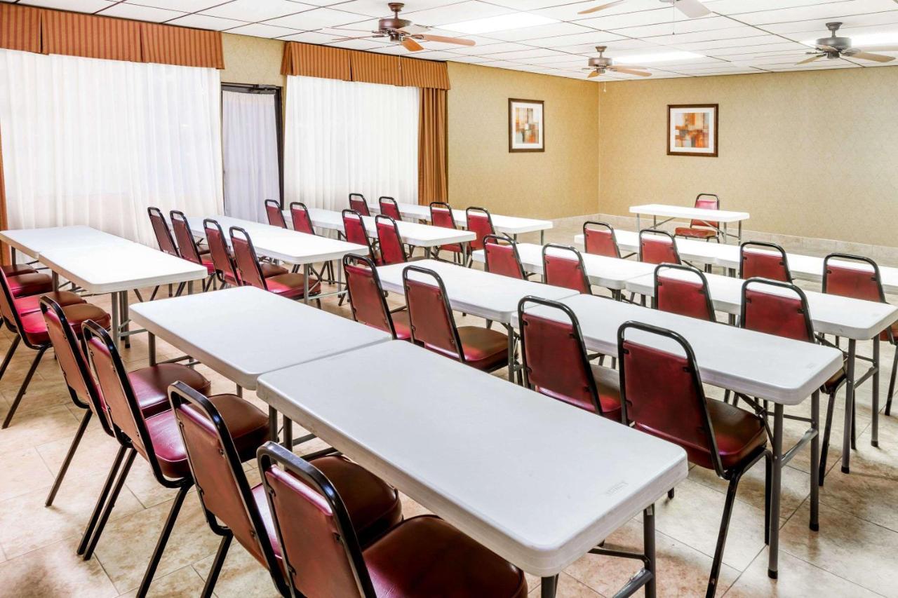 Days-Inn By Wyndham Batesville Ar Esterno foto