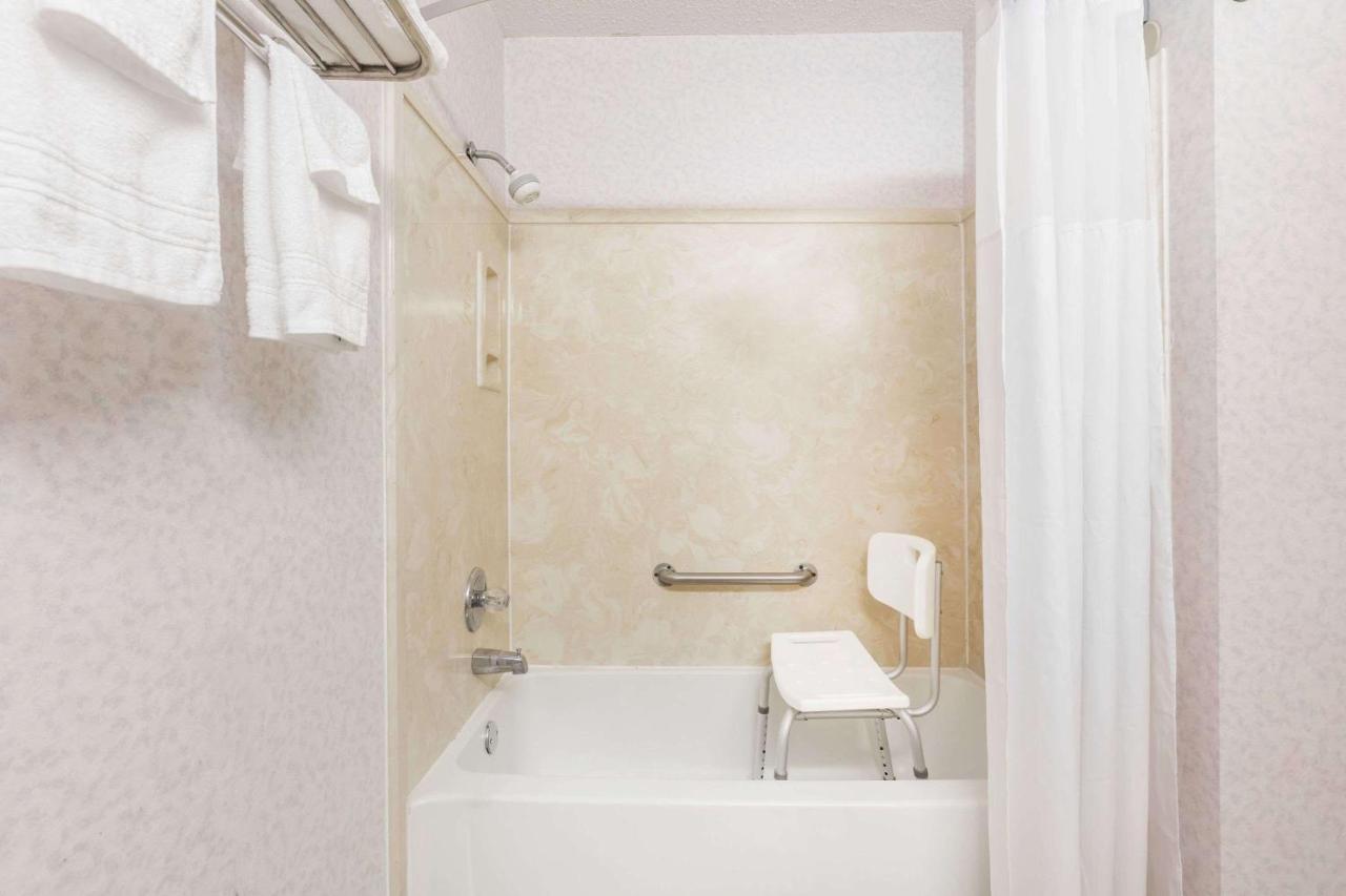 Days-Inn By Wyndham Batesville Ar Esterno foto